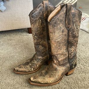 Brown cowboy boots size 6